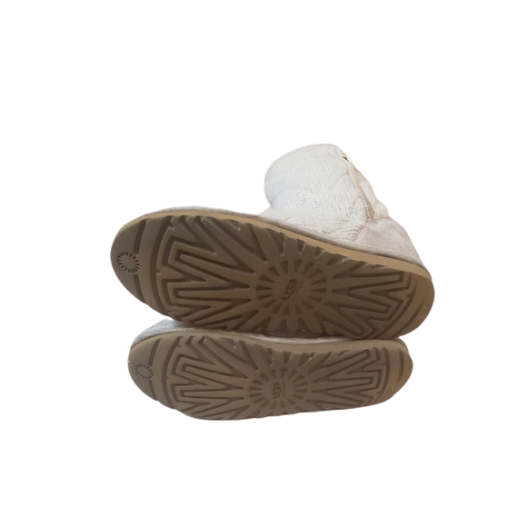 UGG Mountain Quilted Boots - Picture 4 of 6